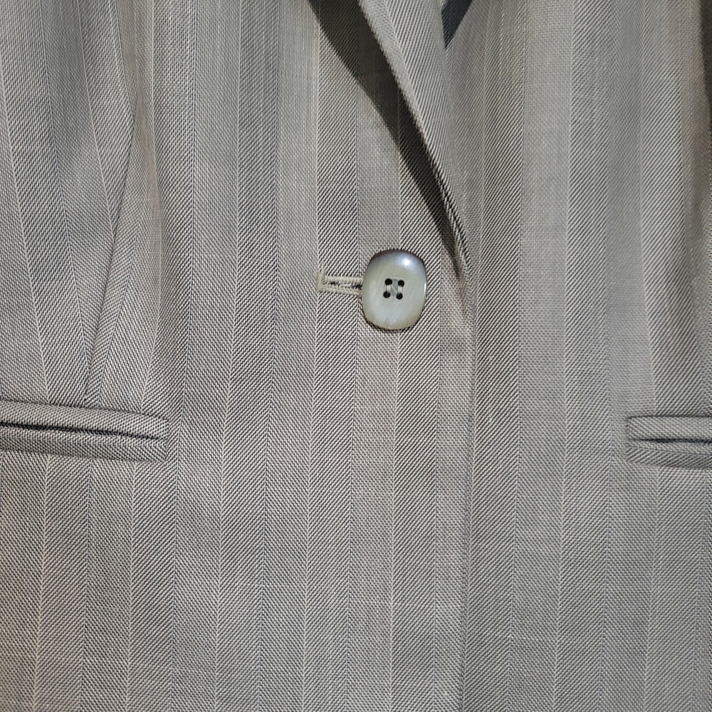 Jones New York Classic Beige Blazer - Picture 6 of 8